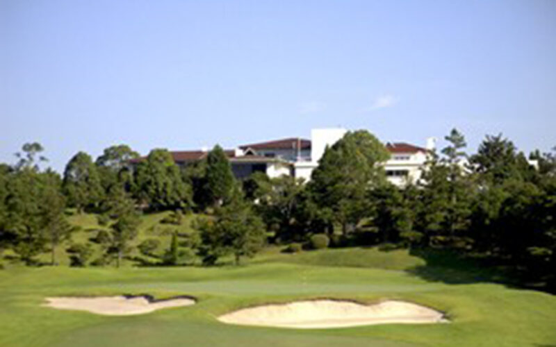 桜のきれいなゴルフ場 兵庫 有馬カンツリー倶楽部は桜のアーチを通ってコースへアプローチ ゴルフコースミシュラン